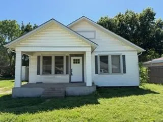 312 Small Street, Bowie TX 76230