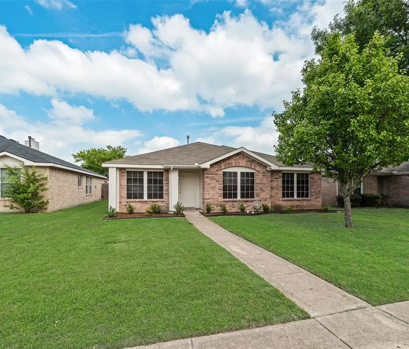 2938 Marquis Lane, Lancaster TX 75134