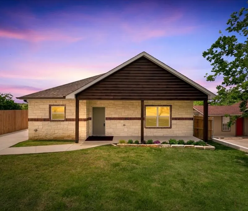 3105 N Pecan Street, Fort Worth TX 76106