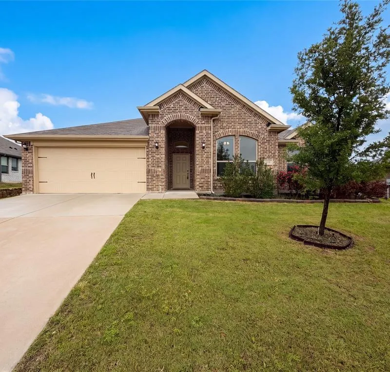 1631 Glade Meadows Drive, Burleson TX 76058