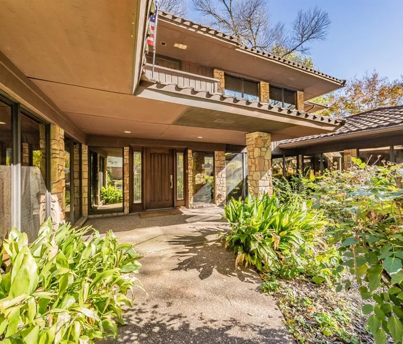 4829 Overton Woods Drive, Fort Worth TX 76109