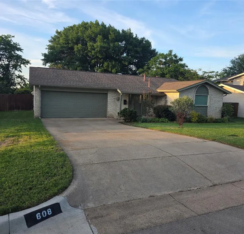 608 Shelmar Drive, Euless TX 76039