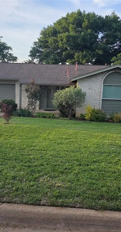 608 Shelmar Drive, Euless TX 76039 - Photo 3