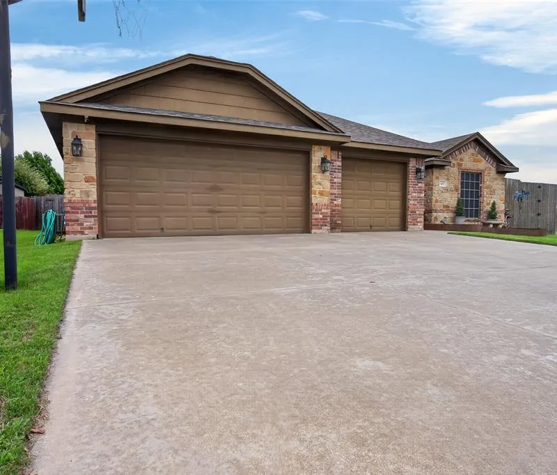 629 E Sheila Circle, Joshua TX 76058