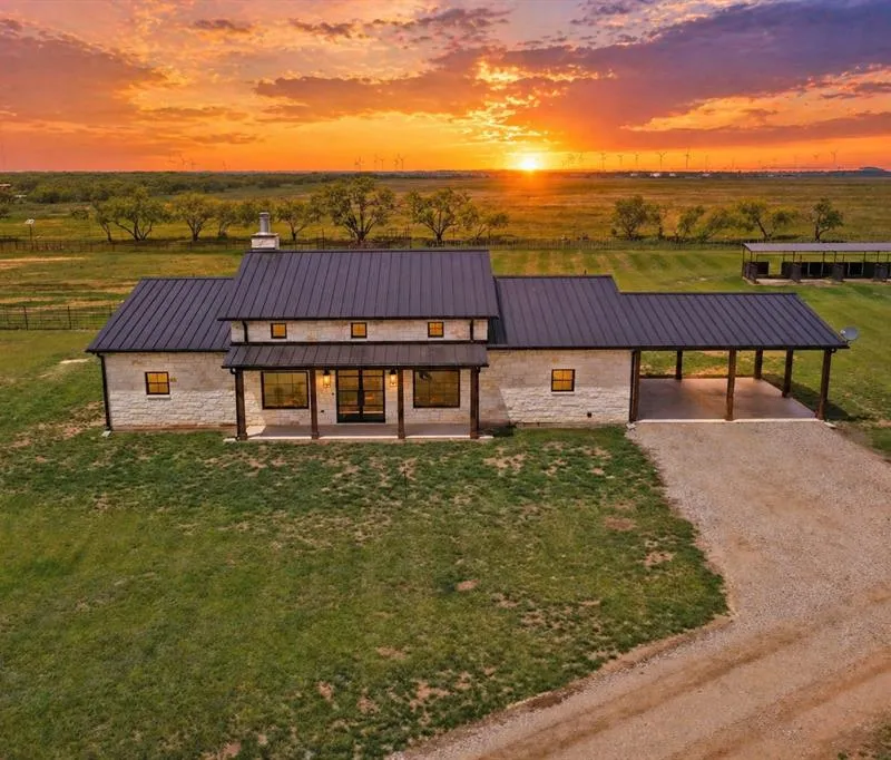 6384 US HWY 281 S, Jacksboro TX 76458