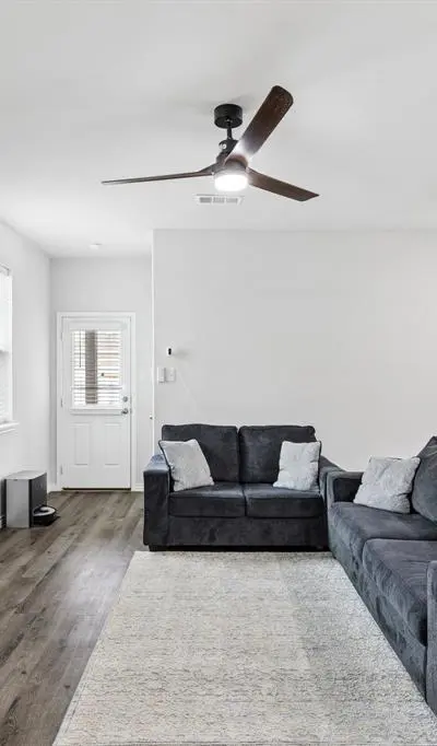 5725 Willamette Drive, Fort Worth TX 76119 - Photo 2