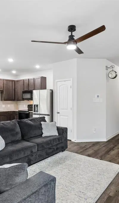 5725 Willamette Drive, Fort Worth TX 76119 - Photo 3