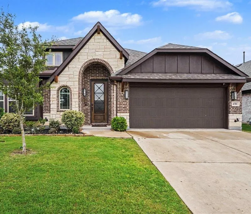 4381 Sun Meadow Drive, Joshua TX 76058