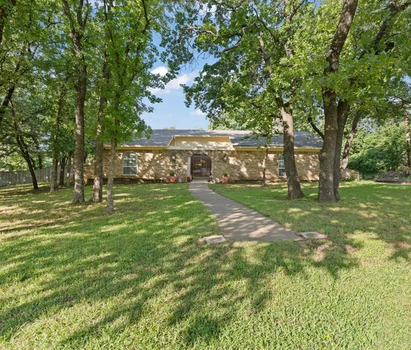 2005 Meadow Drive, Crowley TX 76036