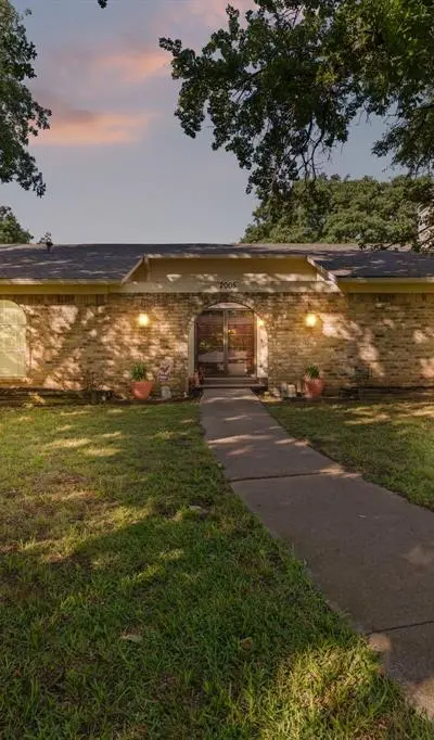 2005 Meadow Drive, Crowley TX 76036 - Photo 3