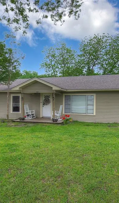 601 N 4th Street, Wills Point TX 75169 - Photo 2