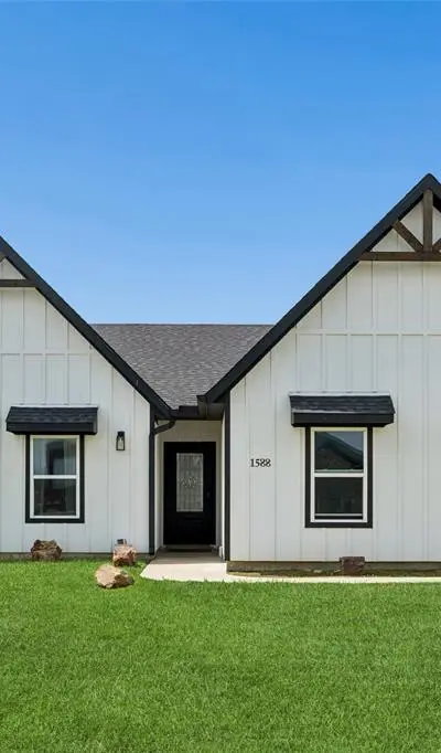 1588 Westpoint Circle, Terrell TX 75161