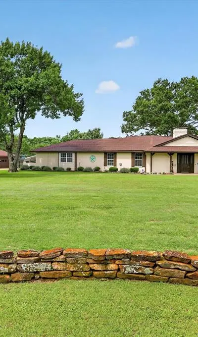 105 Elm Drive, Oak Leaf TX 75154 - Photo 2
