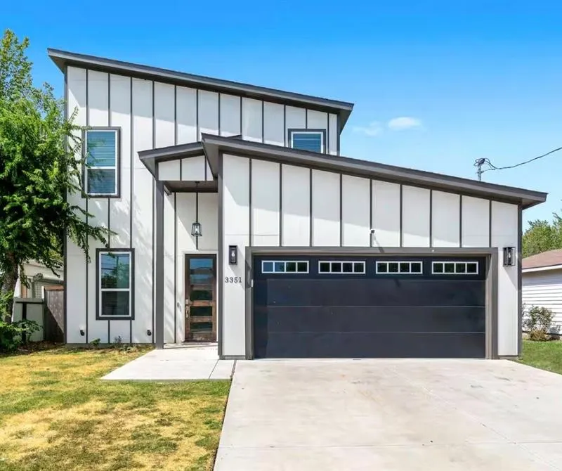 3351 Canada Drive, Dallas TX 75212
