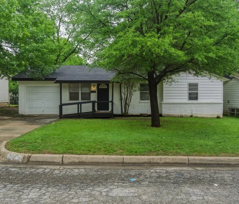 3937 Woodlane Avenue, Haltom City TX 76117