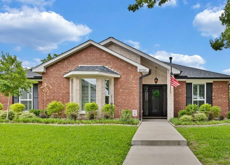 2000 Lavaca, Carrollton TX 75010