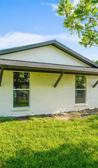 9404 Glengreen Drive, Dallas TX 75217 - Photo 3