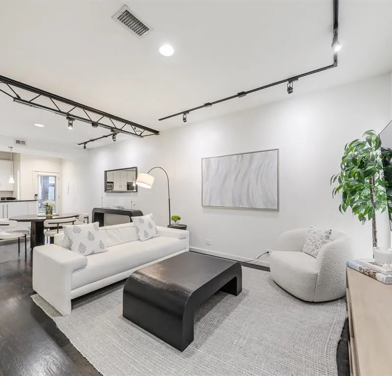 4242 Buena Vista Street # 21, Dallas TX 75205