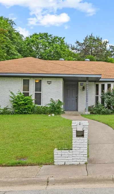 3732 Kiest Knoll Drive, Dallas TX 75233