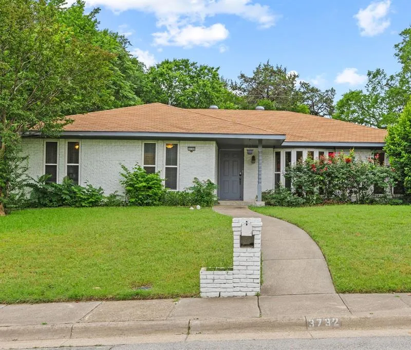 3732 Kiest Knoll Drive, Dallas TX 75233