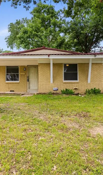 1513 Park Place, Irving TX 75061 - Photo 2