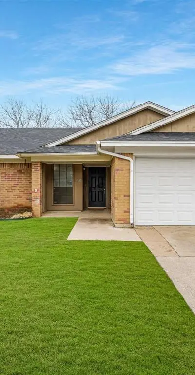 825 Bristol Avenue, Saginaw TX 76179