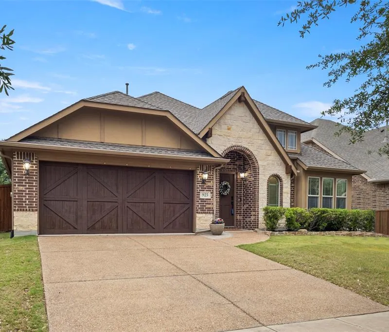 925 Lighthouse Lane, Savannah TX 76227