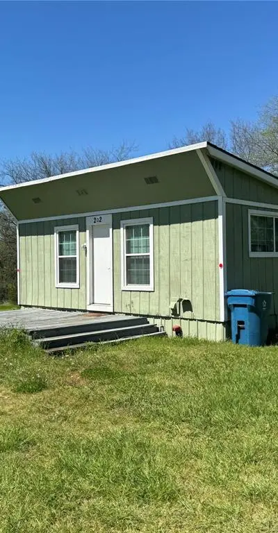 202 W Tarrant Street, Cumby TX 75433