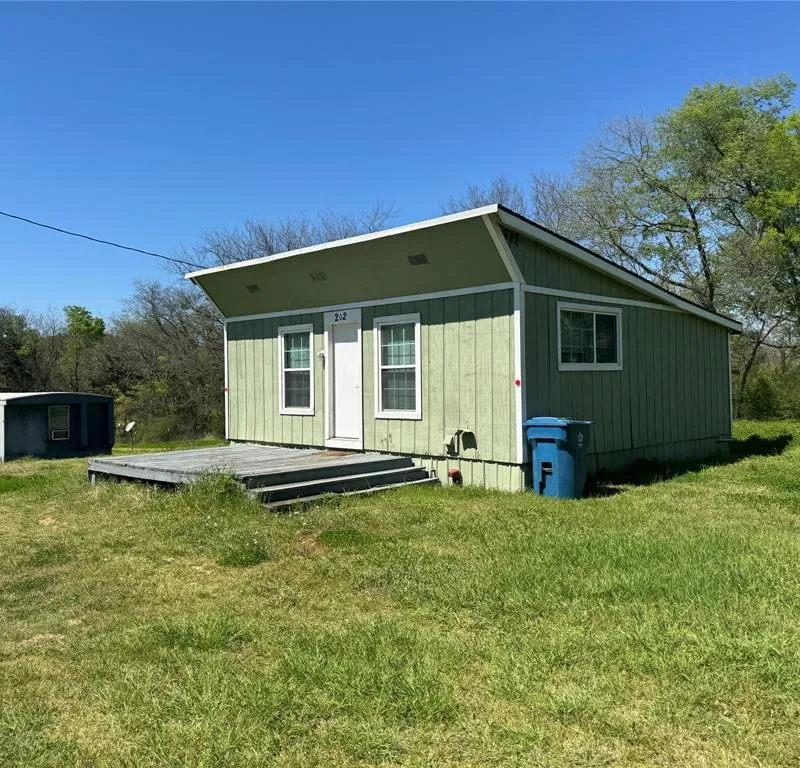 202 W Tarrant Street, Cumby TX 75433