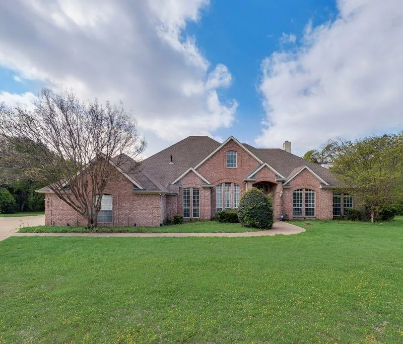 102 Dobbs Road, Lake Dallas TX 76208