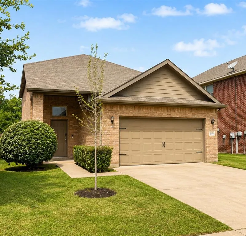 5548 Thunder Bay Drive, Fort Worth TX 76119