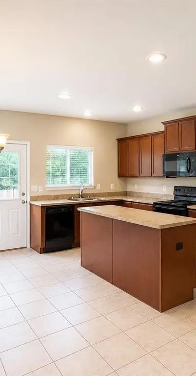 5548 Thunder Bay Drive, Fort Worth TX 76119 - Photo 5