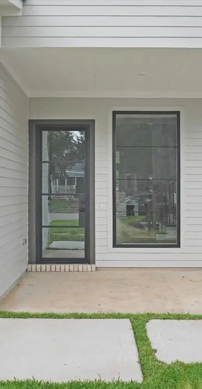 2610 Emmett Street, Dallas TX 75211 - Photo 2