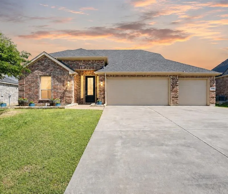 557 Lake Bluff Avenue, Oak Point TX 75068