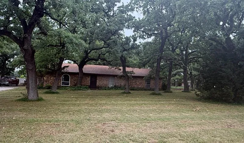 703 W Sherman Street, Chico TX 76431