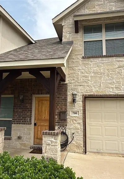 700 N Irving Heights Drive, Irving TX 75061 - Photo 2