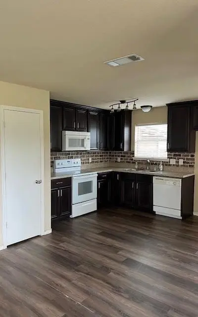 319 Candlewood Circle, Gainesville TX 76240 - Photo 5