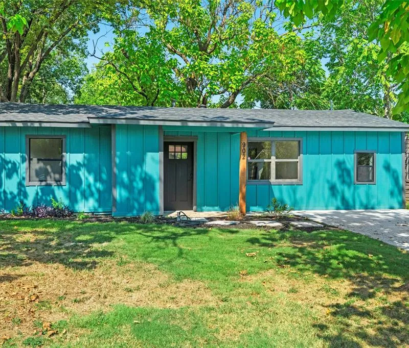 902 Skylark Drive, Arlington TX 76010