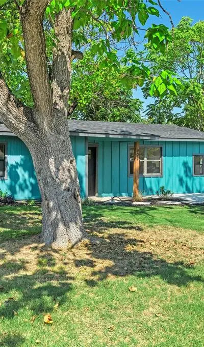 902 Skylark Drive, Arlington TX 76010 - Photo 2