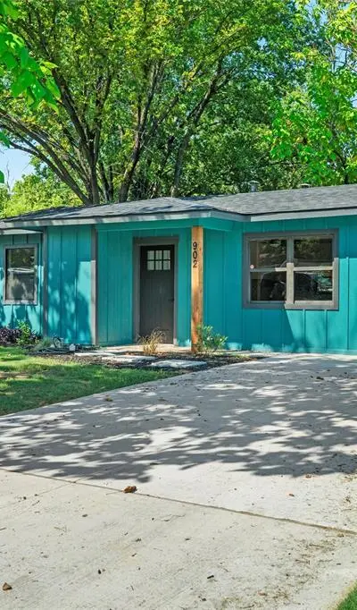 902 Skylark Drive, Arlington TX 76010 - Photo 3