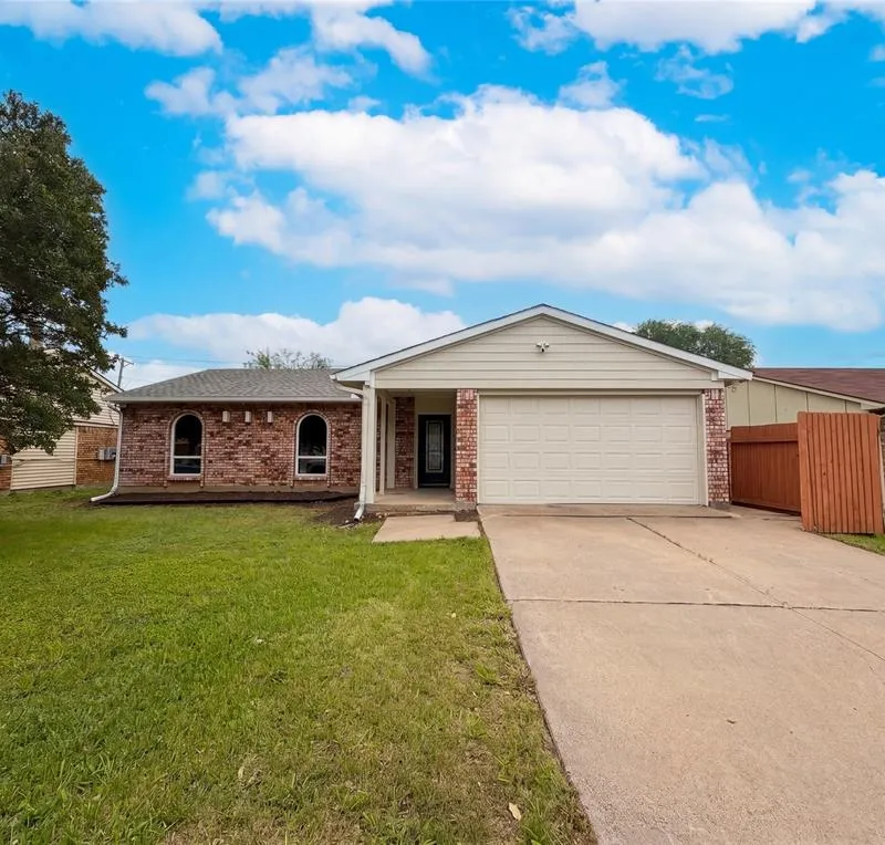 7444 Sandhurst Lane S, North Richland Hills TX 76182