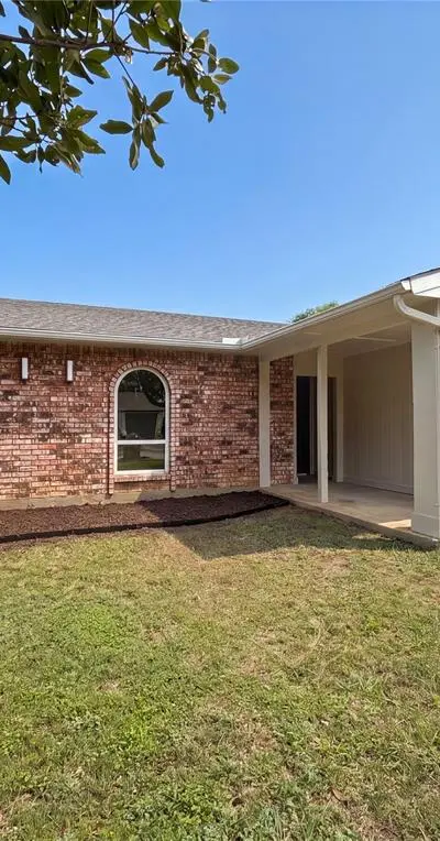 7444 Sandhurst Lane S, North Richland Hills TX 76182 - Photo 2