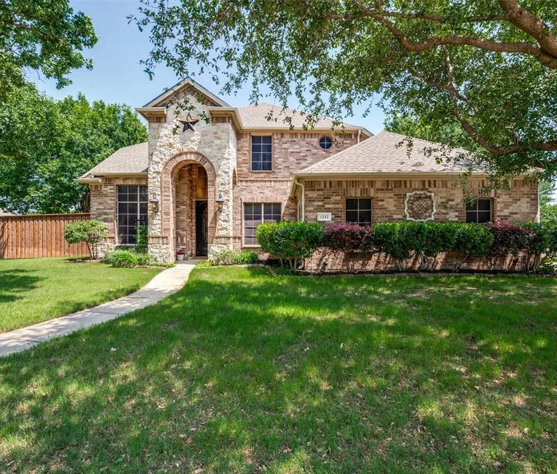 1212 Diamond Leaf Drive, Corinth TX 76208