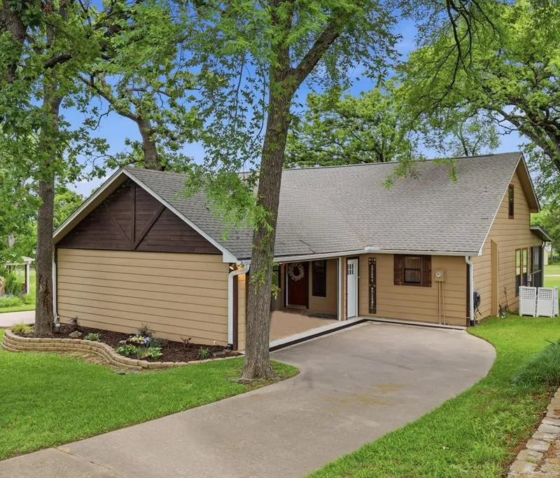 413 Cocopa Drive, Lake Kiowa TX 76240