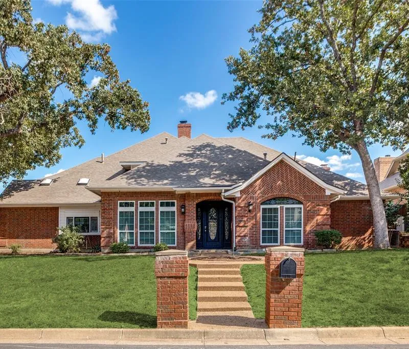 2103 Bay Club Drive, Arlington TX 76013