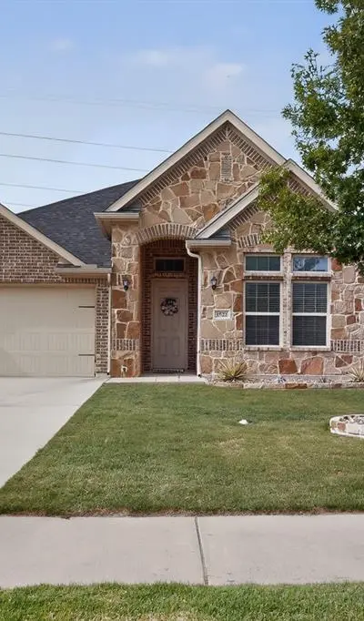 1522 Grassy Meadows Drive, Burleson TX 76058