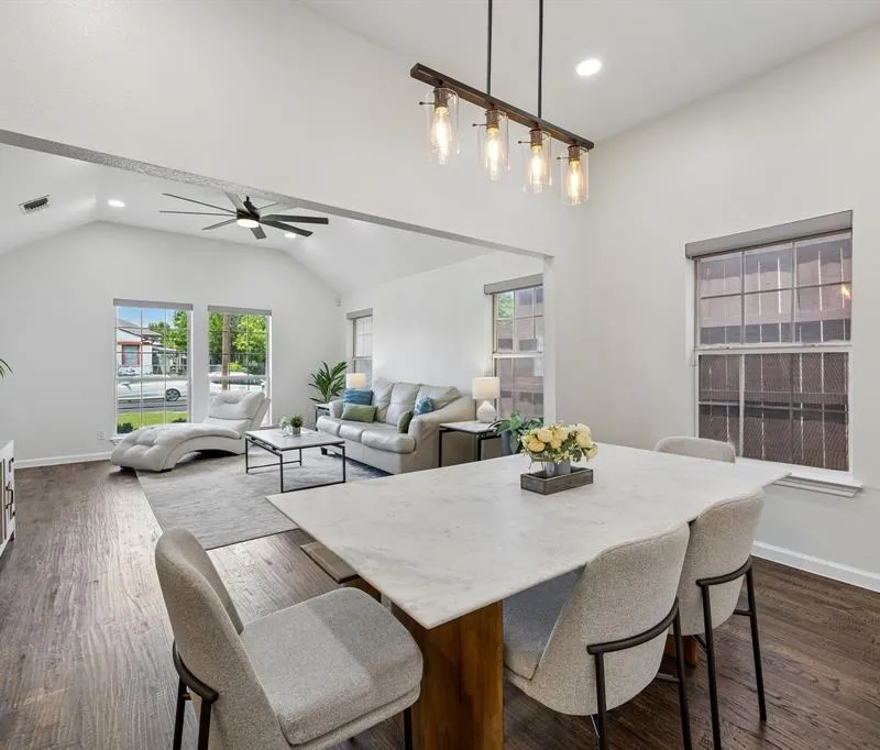 630 W Neely Street, Dallas TX 75208