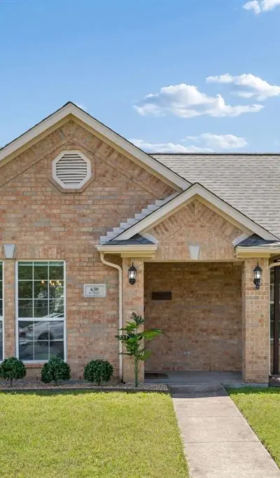 630 W Neely Street, Dallas TX 75208 - Photo 2