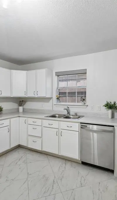 630 W Neely Street, Dallas TX 75208 - Photo 4