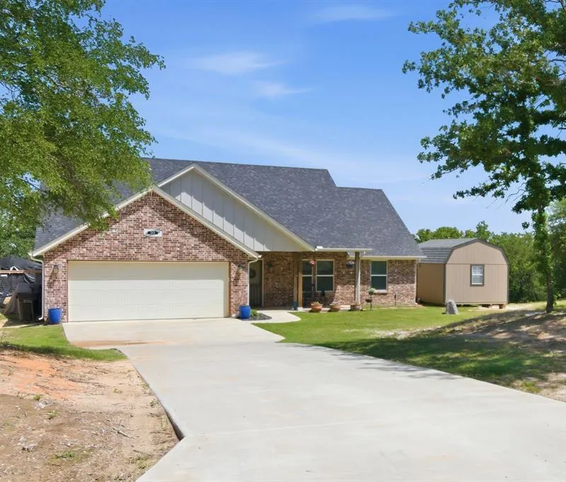 112 Monarch Lane, Poolville TX 76487